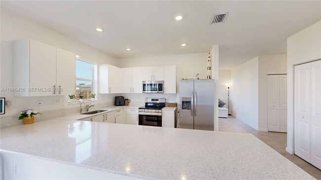 Building Photo - 2333 SE 28th St