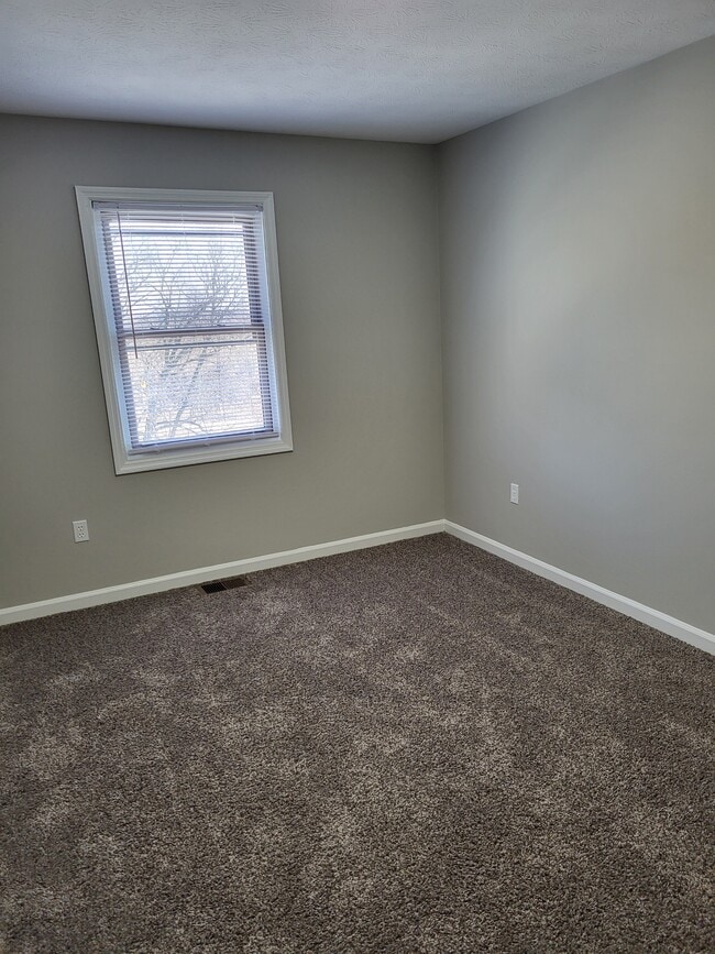 Building Photo - 225 Churchill Dr