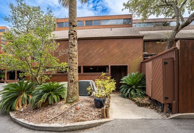 Primary Photo - Chalet by the Sea SHORT OR LONG TERM RENTAL