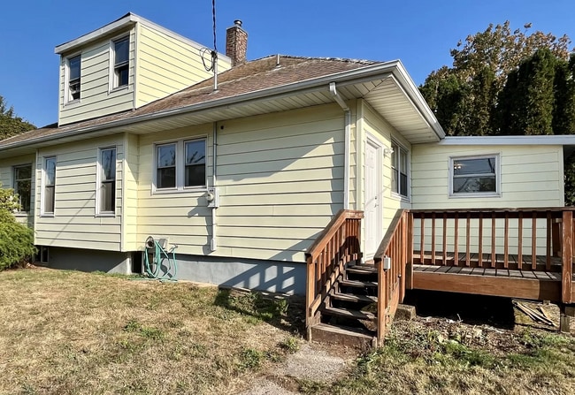 Back Porch - 5426 N Oberlin St