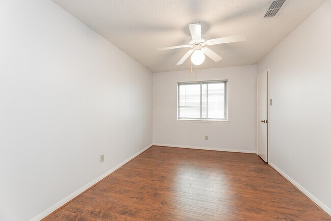 Building Photo - 6818 Brockington Dr