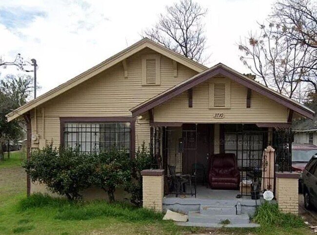 Primary Photo - 3710 Guaranty St