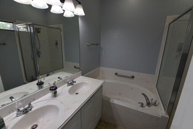 Building Photo - Great 4 Bedroom 2.5 Bathroom, In Bridle Ga...