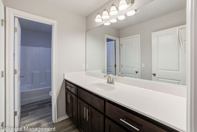 Building Photo - Beautiful 4/2.5/2 in Sand Springs!