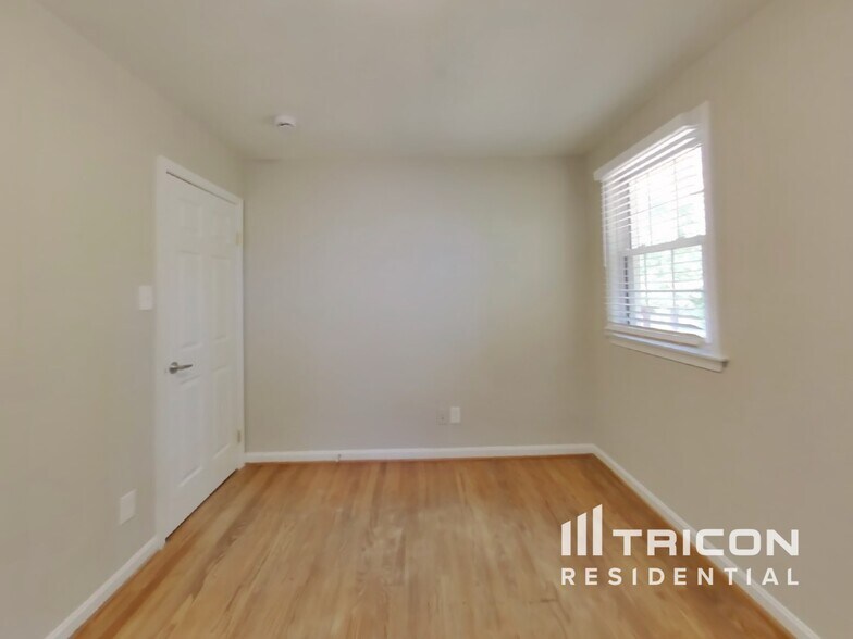 Building Photo - 3024 Walnut Ln