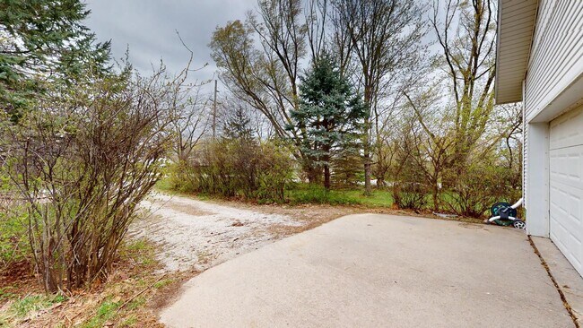 Building Photo - Beautiful Acreage