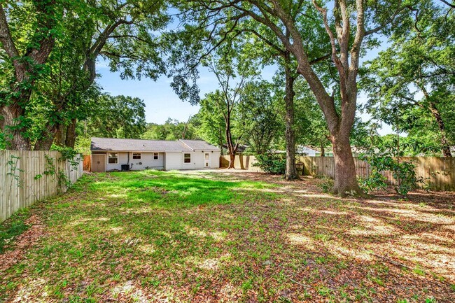 Building Photo - Move-In Ready Home in Hanahan