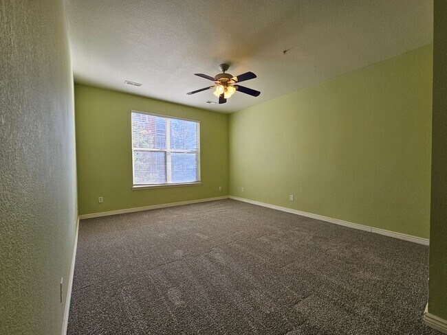 Building Photo - Spacious 2 Bedroom 2 Bath Condo - Close To Buckley AFB, DIA, DTC - Garage