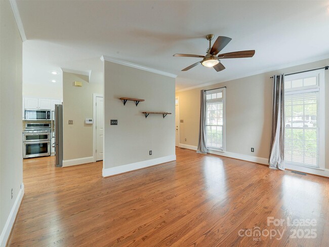 Building Photo - 620 Marsh Rd