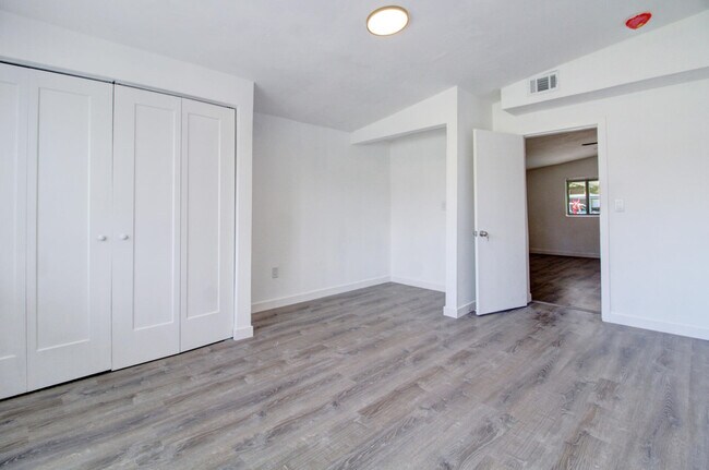 Building Photo - 1730 NE 170th St