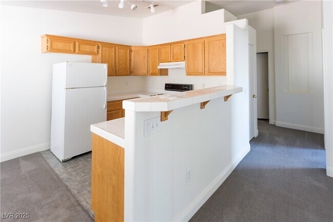 Building Photo - 2110 Los Feliz St