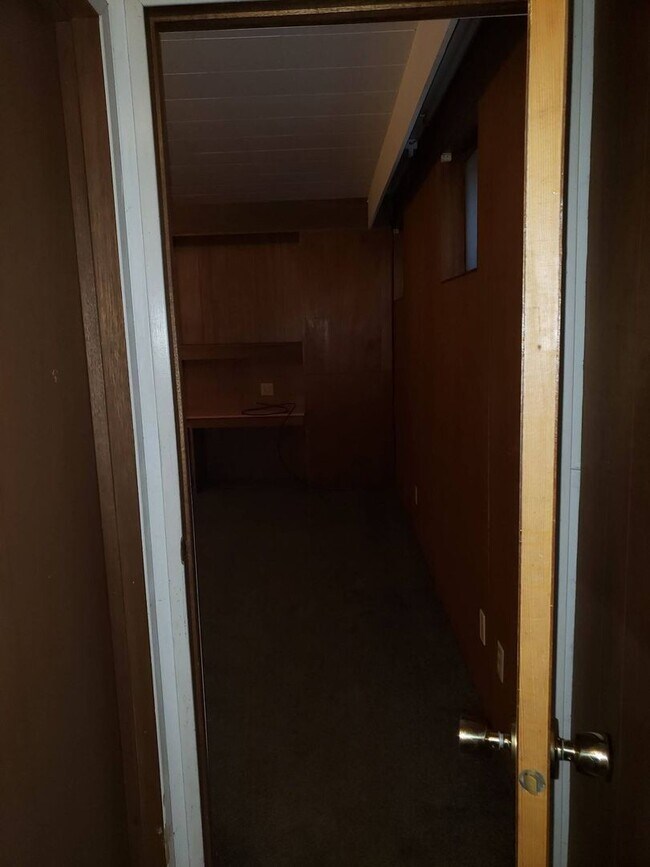 Building Photo - 1065 NE Duncan Ln