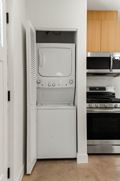 Building Photo - 7314 Fallbrook Ave