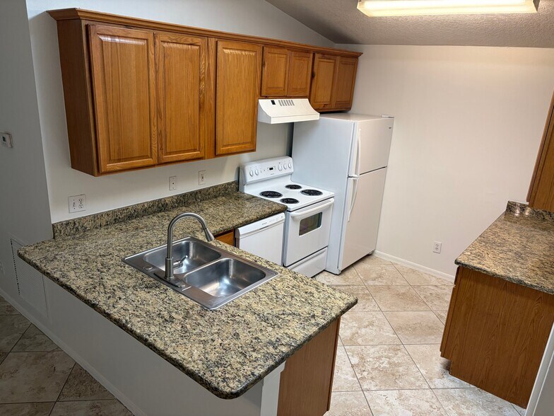 Building Photo - 4401 Longshore Dr