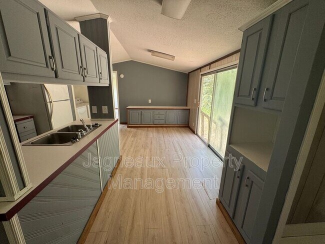 Building Photo - 7113 LA-27