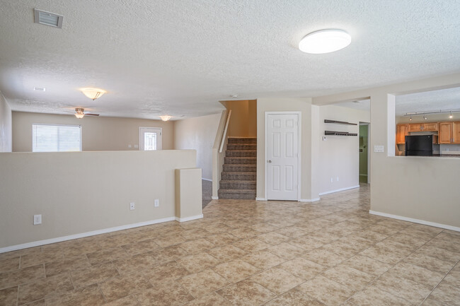 Building Photo - 6451 Shiprock Ct NE