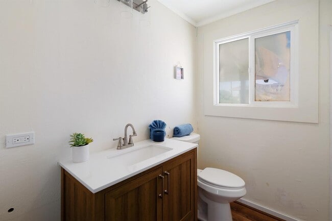 Building Photo - 194 Lower Waiehu Beach Rd