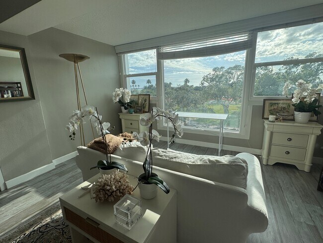 Building Photo - 33 S Gulfstream Ave