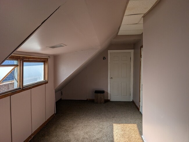 Building Photo - 40 Kerns Ave