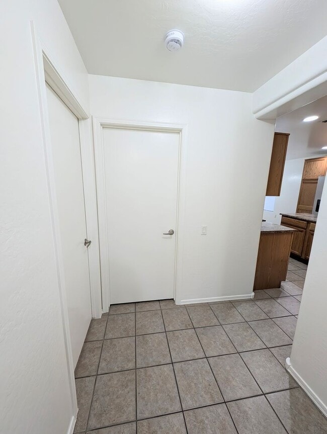 Building Photo - AVAILABLE NOW!!! - Roomy single story 4 bedroom home for rent in Pecan Creek!