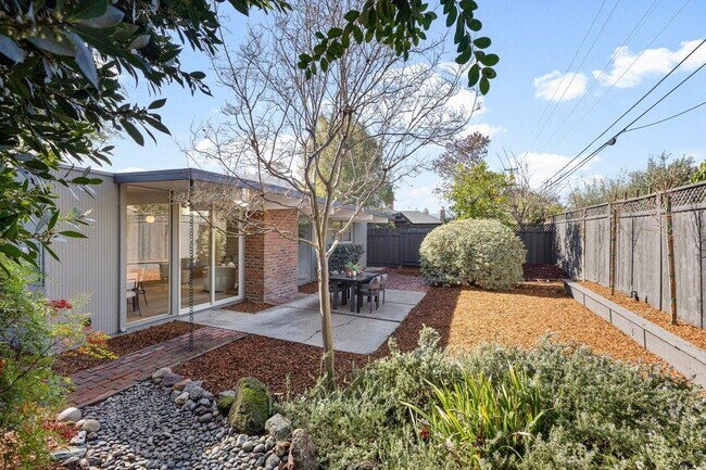 Building Photo - 729 Stendhal Ln