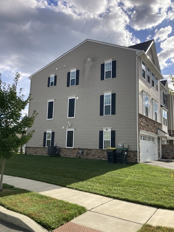 Building Photo - 301 Theodora Way