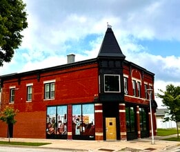 Building Photo - 830 Vine St