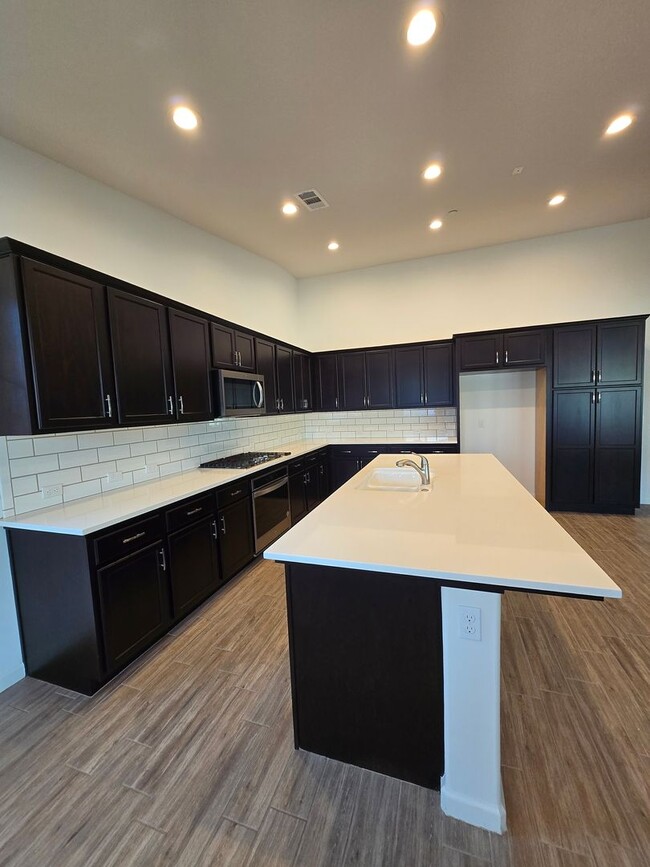 Building Photo - HIGHGATE 3 BED 2 BATH HOUSE RENTAL
