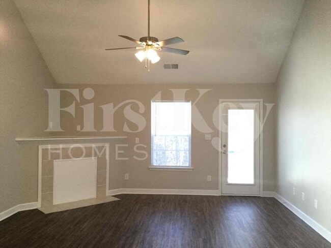 Building Photo - 1401 Clooney Ln