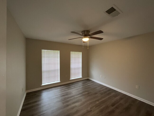 Building Photo - 5313 Wexford Dr