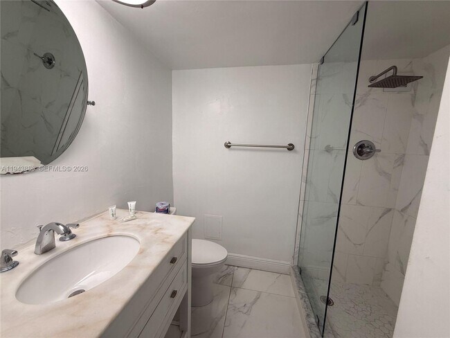 Building Photo - 5101 Collins Ave