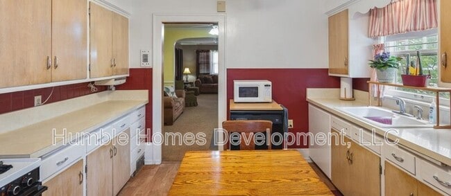 Building Photo - 915 15th St