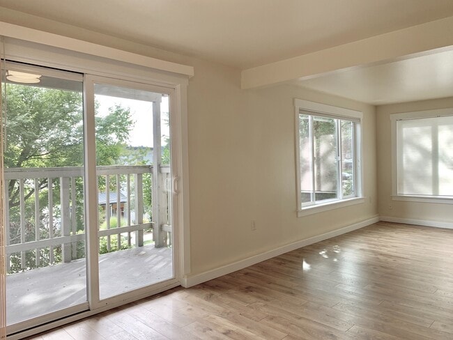 Building Photo - 3441 23rd Ave W