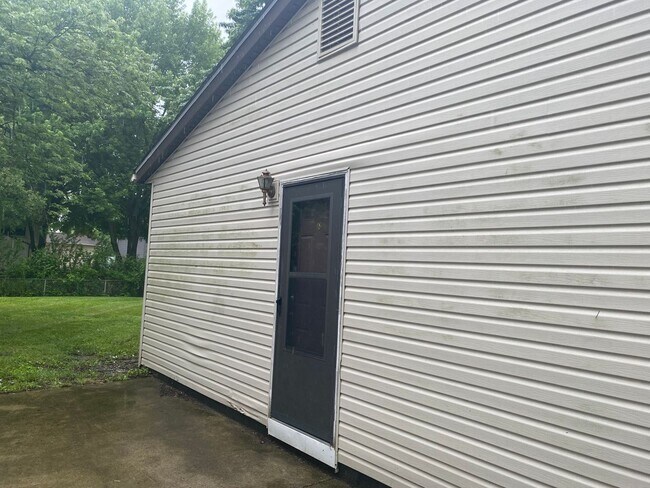 Building Photo - 2670 Glenbriar St
