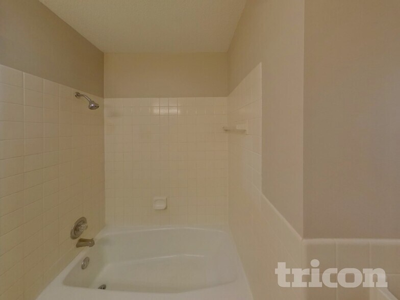 Building Photo - 931 Market St S