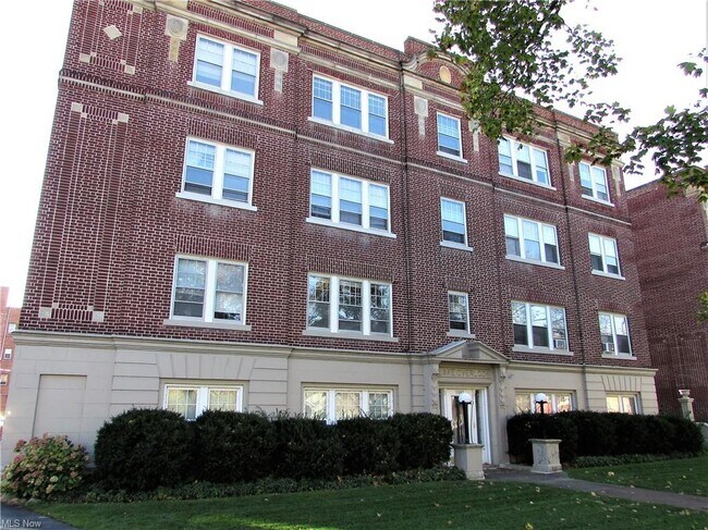 Primary Photo - 11843 Lake Ave