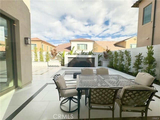 Building Photo - 105 Green Rdg