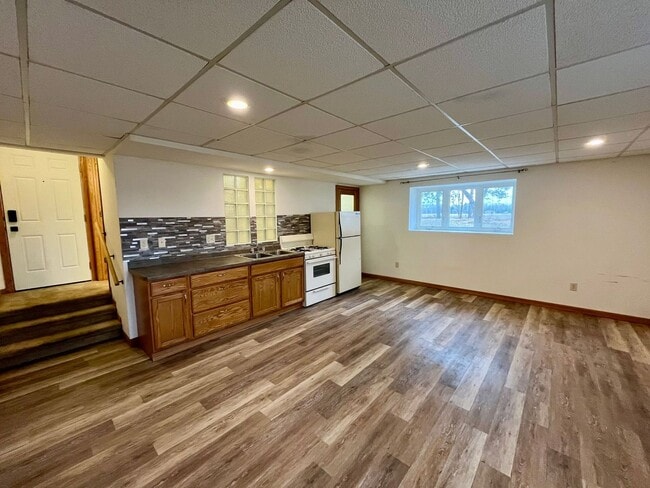 Building Photo - 2093 Creek Rd