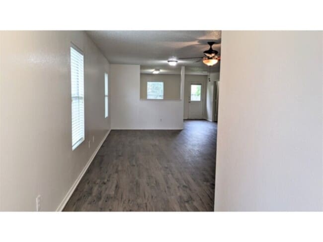 Building Photo - Nice Single Story Home in Vineyards at Her...
