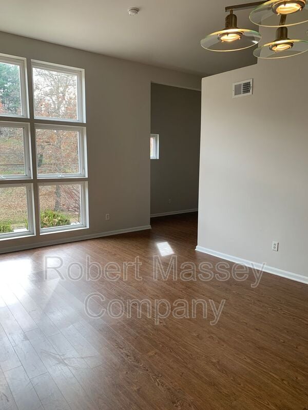 Building Photo - 2745 Grinstead Dr