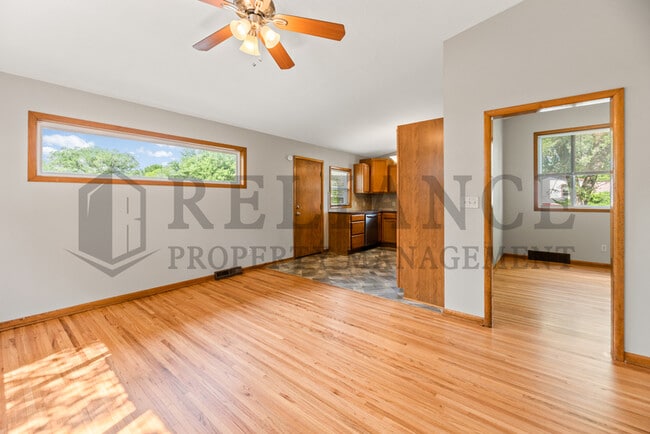 Building Photo - 533 S Westview Dr