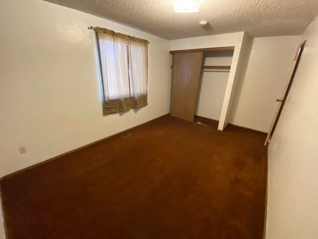 Building Photo - Cozy 3 Bedroom 1 Bath Home with Large Yard & 1 Car Attached Garage