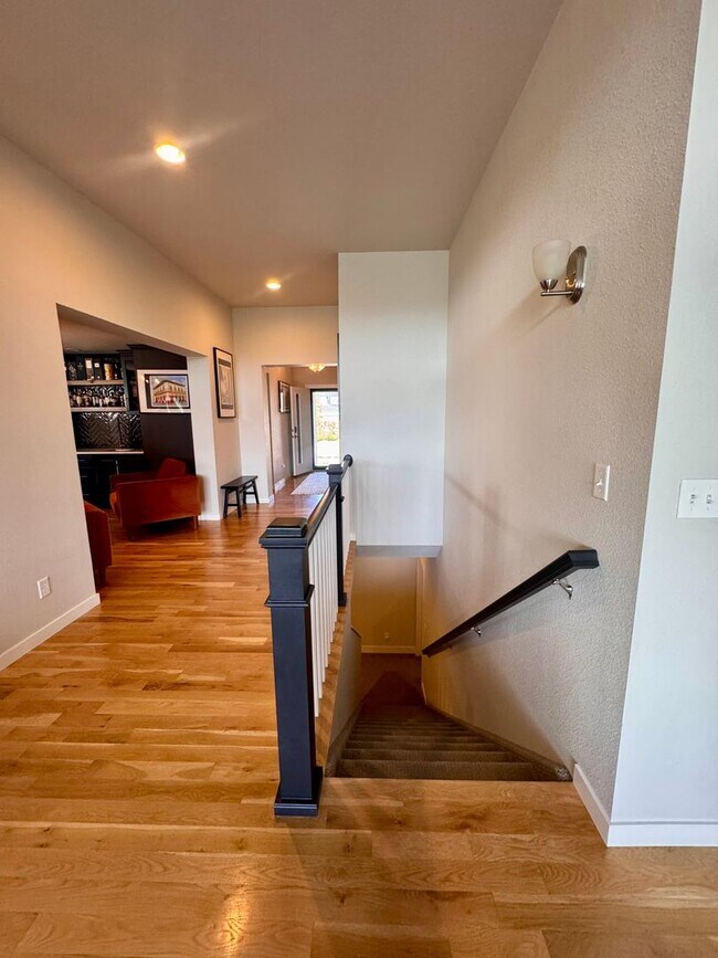 Building Photo - LUXURY 4 Bedroom home in NORTHGATE with Mountain Views