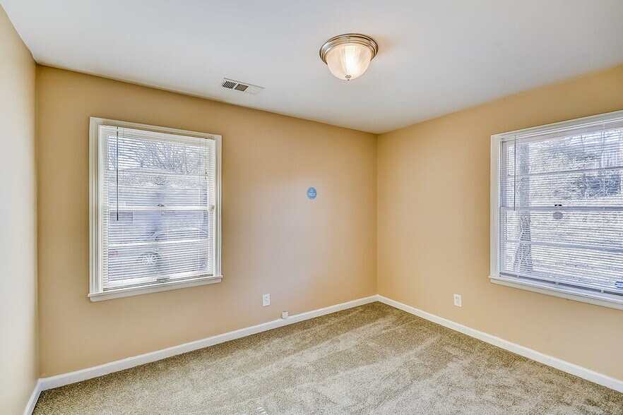 Building Photo - 1628 1st St NE