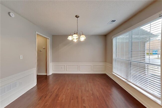 Building Photo - 13040 Carriage Park Ln