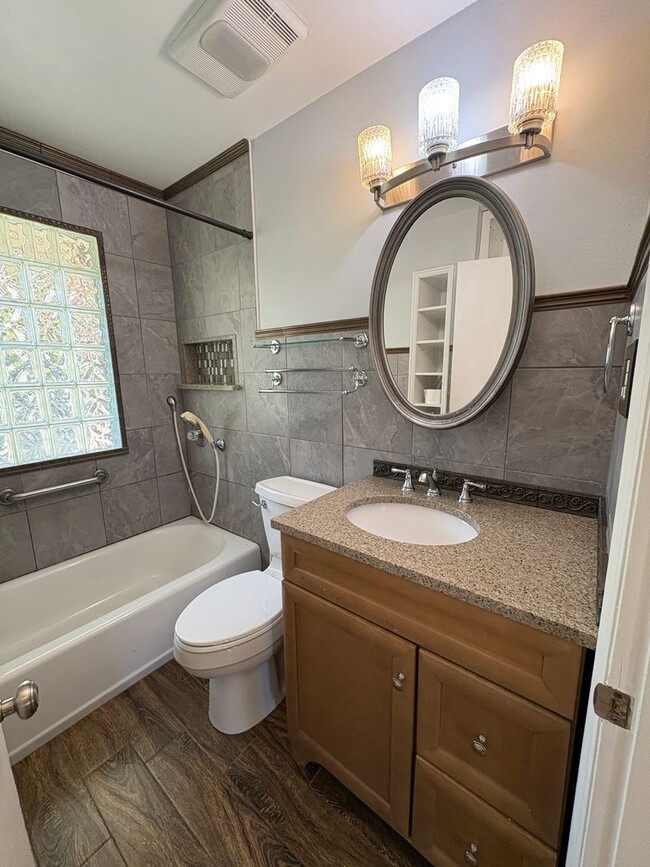 Building Photo - Beautiful home with lots of custom touches...