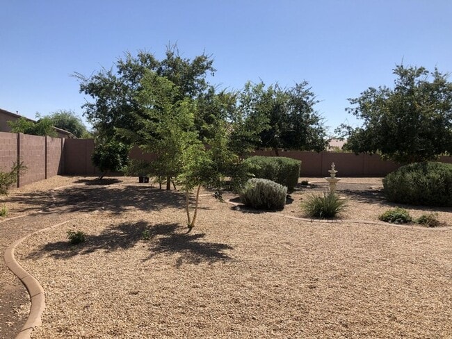 Building Photo - Beautiful 4 Bedroom / 2 Bath, in North Pho...