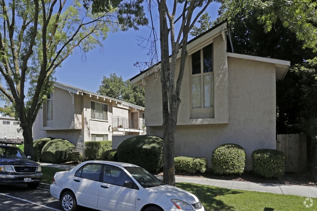 Building Photo - 2221 Q St