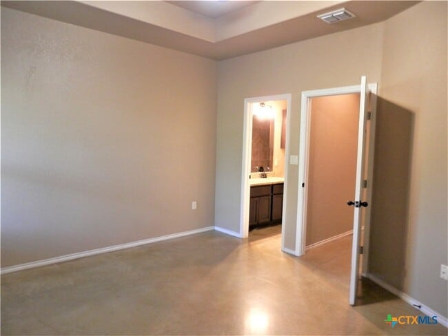 Building Photo - 1071 Carolyn Cove