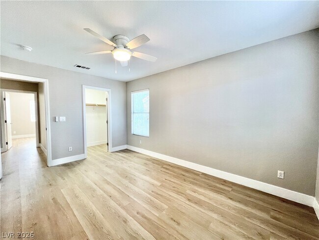 Building Photo - 1705 Encarta St